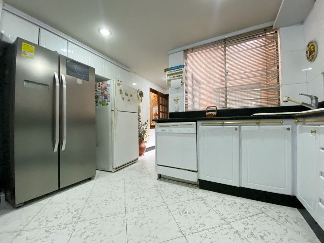 Apartamento de 3 alcobas en venta en Bellavista, Bogotá, 204 m² · foto 7 de 19