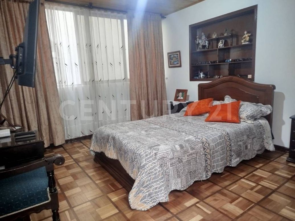 Casa de 10 alcobas en venta en Santa Isabel, Bogotá, 490 m² · foto 10 de 20