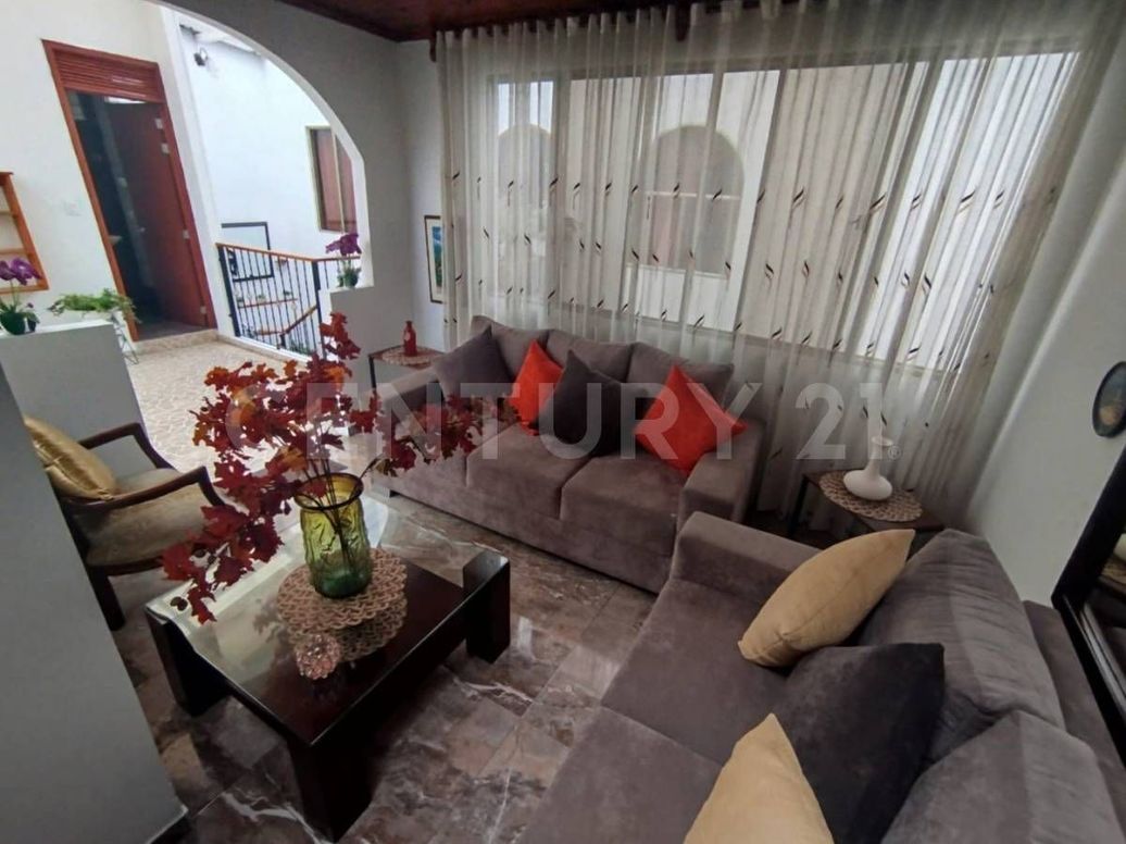 Casa de 10 alcobas en venta en Santa Isabel, Bogotá, 490 m² · foto 3 de 20