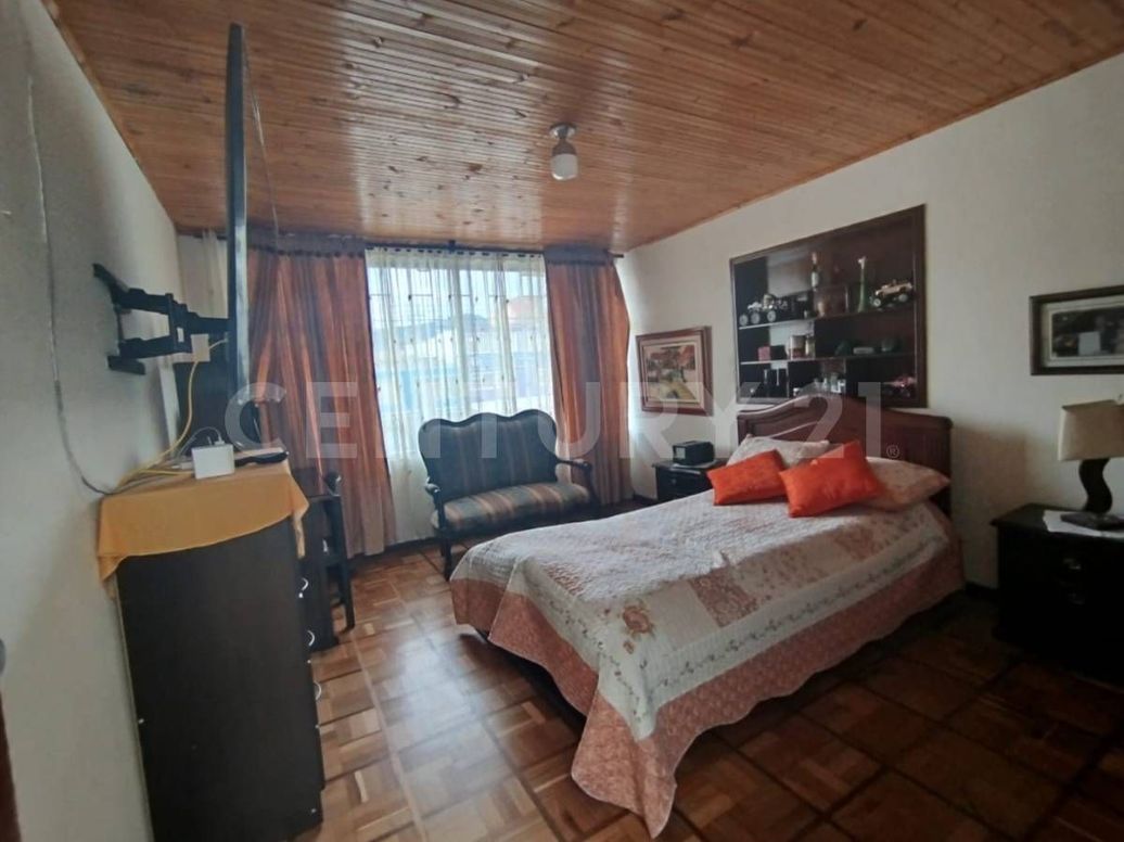 Casa de 10 alcobas en venta en Santa Isabel, Bogotá, 490 m² · foto 12 de 20