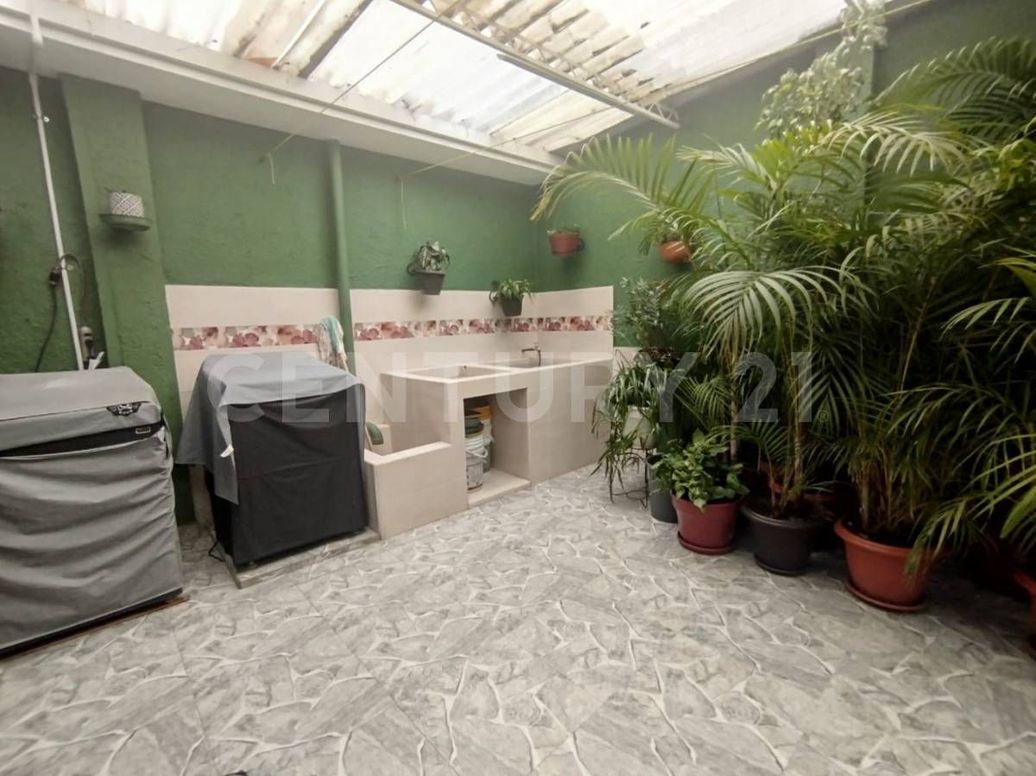 Casa de 10 alcobas en venta en Santa Isabel, Bogotá, 490 m² · foto 17 de 20