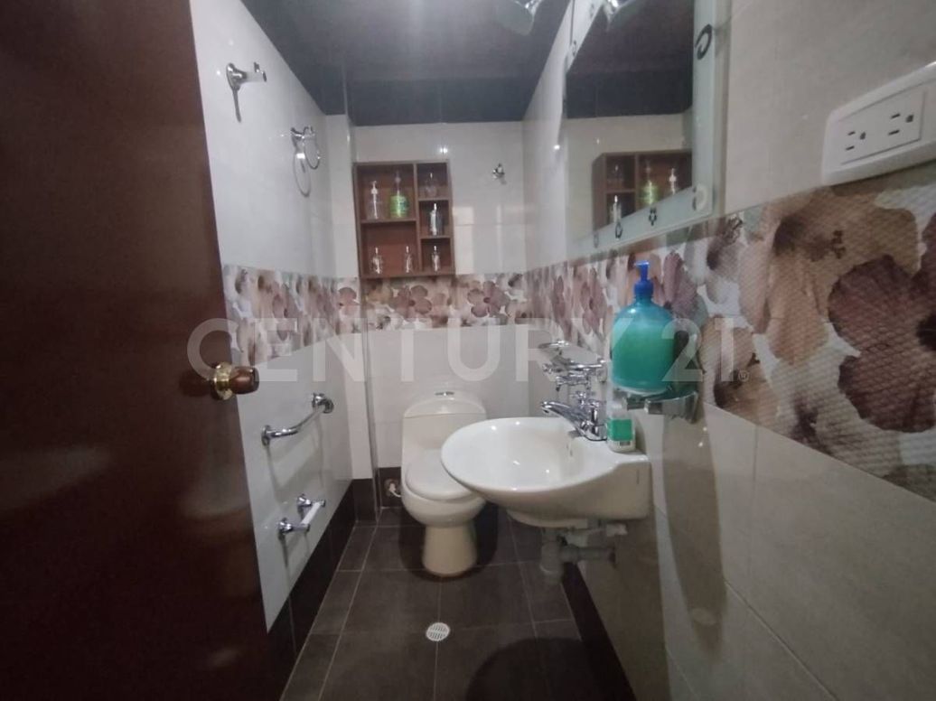 Casa de 10 alcobas en venta en Santa Isabel, Bogotá, 490 m² · foto 18 de 20