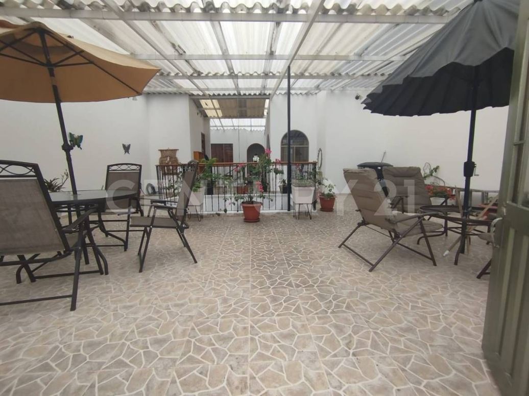 Casa de 10 alcobas en venta en Santa Isabel, Bogotá, 490 m² · foto 2 de 20