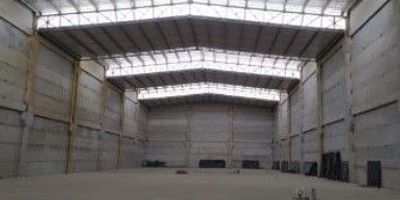 Se rentan bodegas en el norte del valle de aburra, en parque industrial situado en un punto focal estratégico de distribución de carga del centro y norte del país, en uno de los corredores viales más importantes del área metropolitana
Ofrecemos bodegas en alquiler con las siguientes características y precios:
Alturas libres de 12m, 4 muelles de carga por cada bodega, Piso de bodega en concreto con capacidad de carga de 7ton/m2, Losa entrepiso con capacidad de carga de 300kg/m2, red contra incendio, parqueaderos, Ptar, cubiertas a dos aguas con teja tipo sándwich – Standing Seam alternando módulos altos y bajos lo que permite excelente ventilación e iluminación natural, amplios espacios de oficinas y mucho más


Áreas

Bodega 1
Bodegas + Oficinas: 1931m2. Vr/m2 $26.000 + IVA
Canon Mensual: $50.220.820 + IVA

Bodega 2
Bodegas + Oficinas: 2361m2. Vr/m2 $28.500 + IVA
Canon Mensual: $67.279.380 + IVA