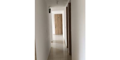 ¡Apartamento en Venta en Villamaría, Caldas! ?✨

Disfruta de la tranquilidad de vivir en un sector residencial, con fácil acceso al transporte público y zonas verdes cercanas. Este acogedor apartamento de 40 m² se encuentra totalmente terminado y listo para habitar.

Cuenta con 3 habitaciones, una de ellas con vestier, sala cómoda, 1 baño, zona de ropas y excelente iluminación natural.

Ubicado en un 4° piso sin ascensor, ofrece una linda vista panorámica y parqueadero comunal para tu comodidad.

Una excelente opción para quienes buscan su primer hogar o una inversión rentable en Villamaría. ¡Contáctanos para más detalles! ?


