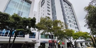 ¡consultorio en venta en el exclusivo sector de Pinares! Ubicado en una de las zonas más privilegiadas de Pereira, este consultorio es ideal para tu negocio. Su diseño funcional lo hace perfecto para oficinas, consultorios o espacios comerciales. Espacio amplio y bien distribuido. Una subdivisión interna para mayor organización. Baño privado para comodidad del arrendatario. Ubicación estratégica, en un sector reconocido por su exclusividad y alto flujo comercial. ¡No dejes pasar esta oportunidad! Contáctanos para más información o agendar una visita.