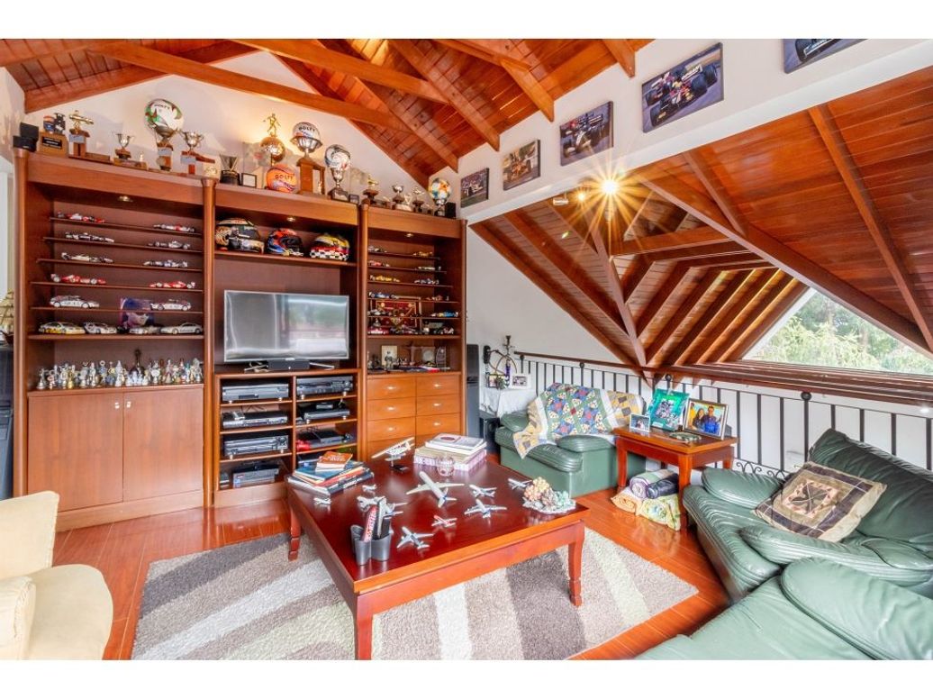Casa de 3 alcobas en venta en Gratamira, Bogotá, 302 m² · foto 12 de 20