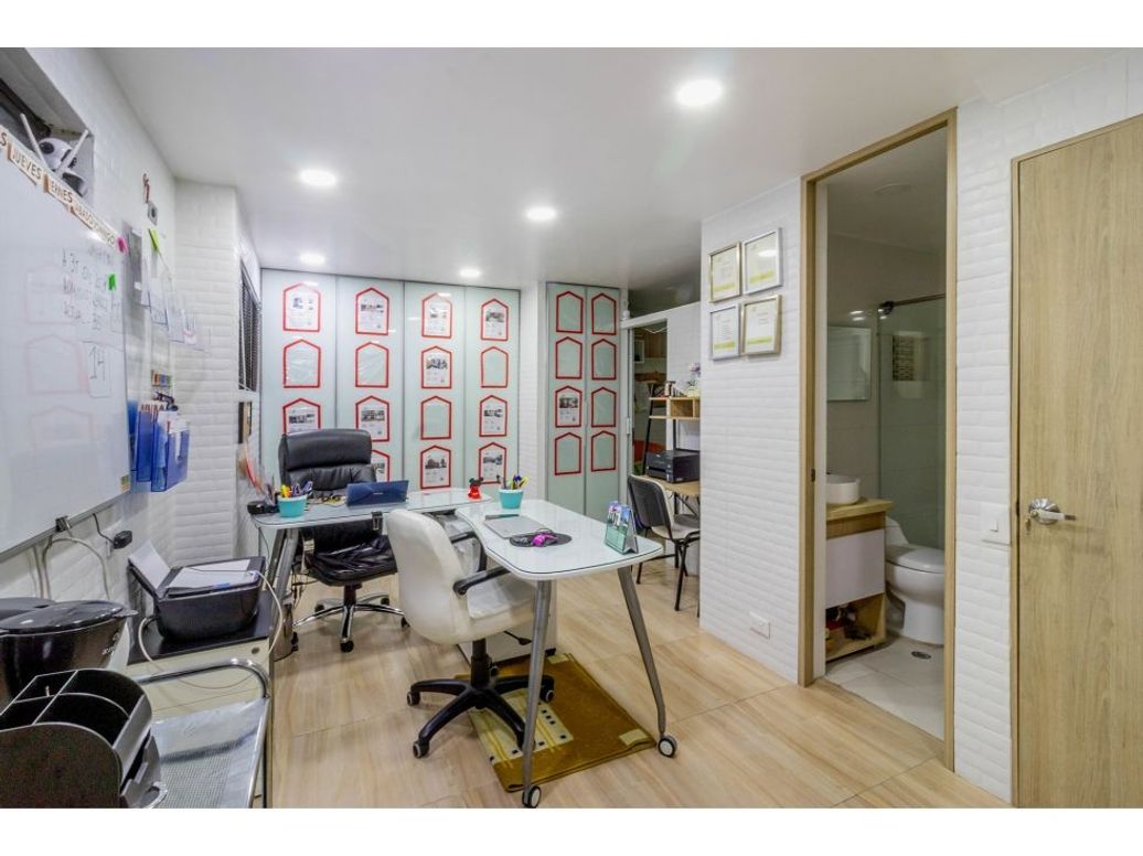 Casa de 3 alcobas en venta en Gratamira, Bogotá, 302 m² · foto 15 de 20