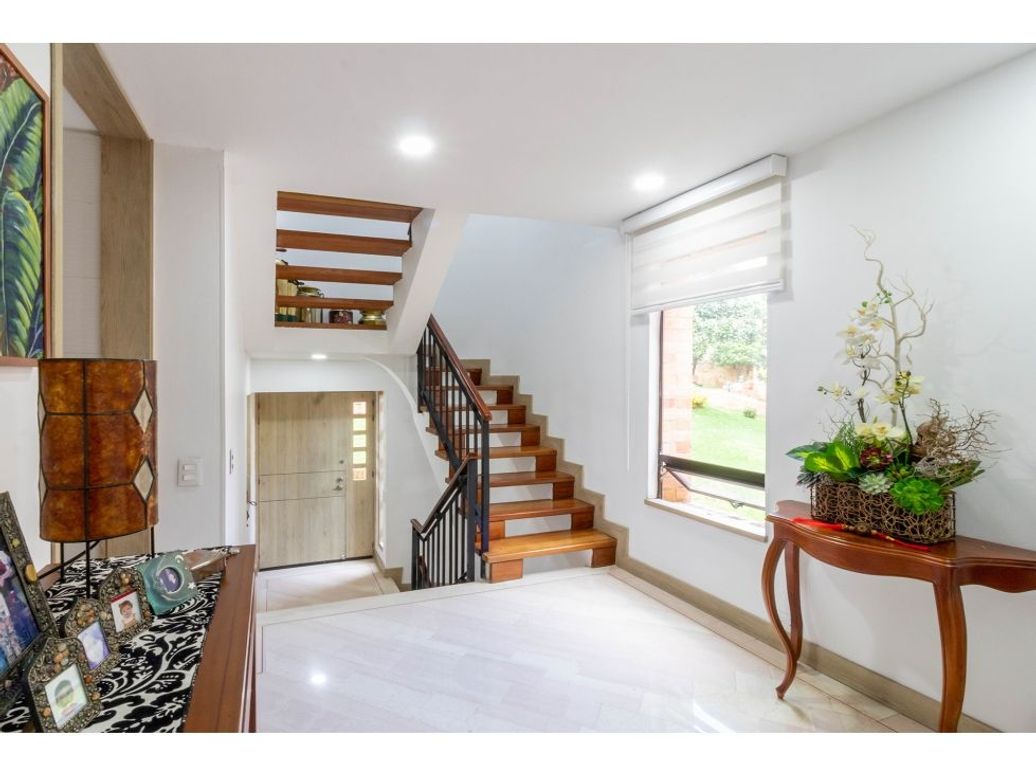 Casa de 3 alcobas en venta en Gratamira, Bogotá, 302 m² · foto 8 de 20