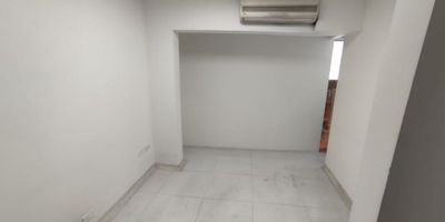 Local o Bodega en arriendo ubicada en el sector Caribe muy cerca al Transito de Medellín.
La propiedad es de tres niveles que inician a partir del segundo piso, consta de 7 alcobas o ambientes, 3 baños sencillos, un salón muy amplio, cocineta y red a gas.
Ideal para IPS. Consultorios, oficinas entre otros.
La zona cuenta con muy buen servicio de transporte. 

INFO_ 604 4 22 22 99

WHAT: 3148816230 - 3104118029
