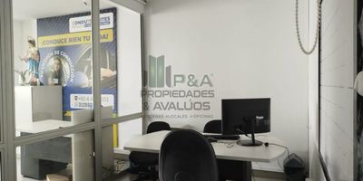 ¡Gran oportunidad en Belén! Se arrienda bodega comercial de 170m2 en el corazón de la ciudad. 
Ubicada en el piso 2 de Belén, a pasos de los principales centros comerciales, colegios y rutas de transporte público. Ideal para cualquier tipo de negocio que requiera amplio espacio y excelente ubicación.
- Área total de 170m2 construidos, divididos en 3 naves, baño y área de carga y descarga. 
- Iluminación y ventilación natural excelentes. Acabados en buen estado. 
- Gran flujo peatonal diario que garantiza alta visibilidad y rentabilidad para su negocio.
- Bodega en optimas condiciones, lista para ser habilitada de inmediato.  
¡No deje pasar esta oportunidad en uno de los sectores más dinámicos de la ciudad! Llame o escríbanos hoy para agendar una visita.

El valor del Canon es mas IVA