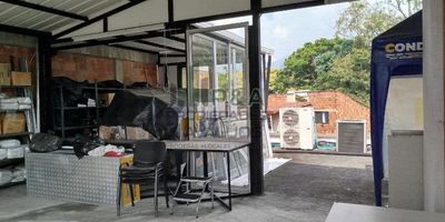 ¡Gran oportunidad de negocio en Belén, Medellín!
Se arrienda amplia bodega de 340m2 en el piso 3 de Belén. Ubicada estratégicamente entre importantes colegios y centros comerciales de la zona. 
Esta bodega industrial está perfecta para montar su negocio. Cuenta con espacios diáfanos ideales para almacenaje, producción u oficinas. Además, tiene acceso directo para carga y descarga de mercancía. 
Belén es uno de los barrios con mayor dinamismo comercial de Medellín. Aquí convergen importantes vías que comunican de forma rápida con toda la ciudad. Además, está rodeado de colegios que garantizan clientes todo el año. 
¡No deje pasar esta oportunidad de negocio en uno de los sectores más competitivos de Medellín! Podemos gestionar el arriendo de esta bodega industrial con los mejores términos del mercado. ¡Llámenos ya para agendar una visita!
El valor del Canon es mas IVA