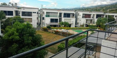 Lindo y comodo apartasol, de 48 metros, tipo loft, tiene baño, zona de ropas cocina y un amplio balcon con vista a la piscina, parqueadero privado y cuarto util.

Conjunto residencial con 4 piscinas, tobogan Jacuzzi, parque de chorros, turco, solarium, playa en arena de cuarzo, cancha de microfutbol, cancha en grama sintentica, cancha en grama natural, juegos infanitles y zonas verdes.

A dos cuadras del parque principal de Santa fe de Antioquia.