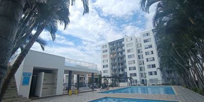 Lindo apartamento en Valle del lili, conjunto residencial Lili Campestre con excelente ubicacion sobre la cll 48 con cra 94, cerca a Jardin Plaza, Exitos, Clinica Valle del Lili, Octavo piso de 68 m2 con ascensor, parqueadero privado en sotano con amplia sala comedor, balco con hermosa vista panoramica, cocina integral con gas domiciliario, zona de oficios, 3 habitaciones con closets, 2 baños completos. Unidad con piscinas, salon social, bicicletero, porteria 24/7, cerca y planta electricas, parqueadero visitantes, detras de hermoso sendero verde para oxigenar tu cuerpo. Documento al dia.