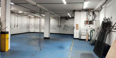 ARRIENDO BODEGA EN EL BARRIO SANTANDER DE 480 mts , con Energia Trifásica 35 kva con opcion de ampliacion de acuerdo a la necesidad de la empresa, altura 5 mts, porton de 4 mts, buenas vias de acesso, facil cargue y descargue, transitan tractomulas, se entrega Pintada   Imagina tu Empresa  en este espacio.

Alquiler $6.500.000 + IVA
 
