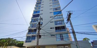 Apartamento con excelente ubicación, bien iluminado, fresco, alcoba con baño interno, zona residencial.