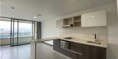 | APARTAESTUDIO EN CIUDAD DEL RÍO |  

Descubre este hermoso, amplio y moderno apartaestudio tipo Loft en una de las zonas más exclusivas de Medellín.

Características:  1 alcoba con closet  1 baño  Sala-comedor  Balcón de 5 metros con vista panorámica hacia El Poblado Cocina integral con mesón en granito, horno eléctrico, estufa en vidrio y extractor  Calentador a gas  Zona de ropas  Parqueadero cubierto y cuarto útil  Iluminación gradual con persiana eléctrica y blackout instalados

Zonas comunes premium:  Conjunto cerrado con ascensores y portería  Coworking Gimnasio  Salón de yoga y spa  Zona de lectura Espacio para mascotas  Juegos infantiles Salón social,Piscinas y sauna  Parqueadero para visitantes

  Ubicado en Ciudad del Río

Si estás buscando confort, exclusividad y una ubicación privilegiada, ¡este apartaestudio es para ti! 

 ¡Agenda tu visita ahora!  Contáctame para más información.
