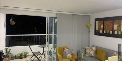 Venta Hermoso Apartamento en Valle del Lili, Piso 3 con ascensor, con un área de 85 M2, Consta de: 3 Alcobas, la principal con baño, Cocina Integral, Sala Comedor y baño auxiliar parqueadero en sótano.

La unidad Cuenta con Cancha múltiple, Salón Social, Gimnasio, Piscinas Niños y Adultos.