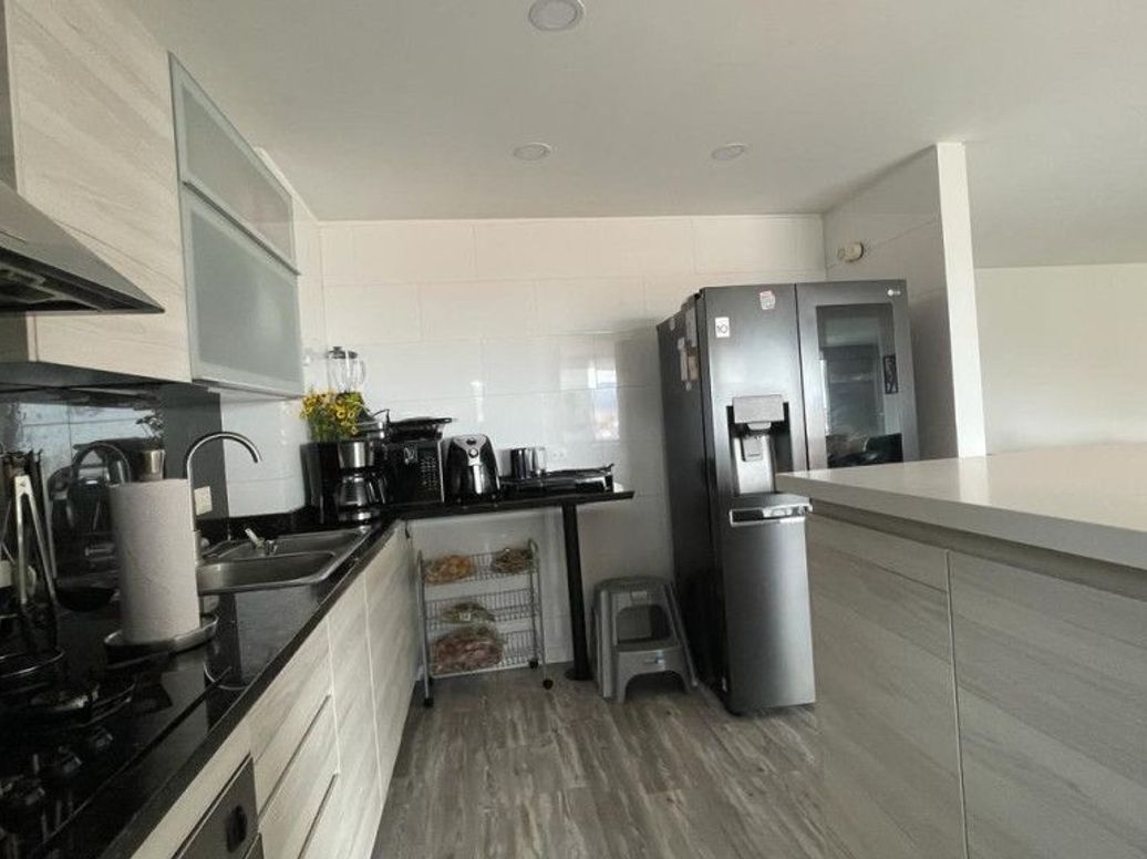 Apartamento de 3 alcobas en venta en Campo Alegre, Bogotá, 138 m² · foto 11 de 20