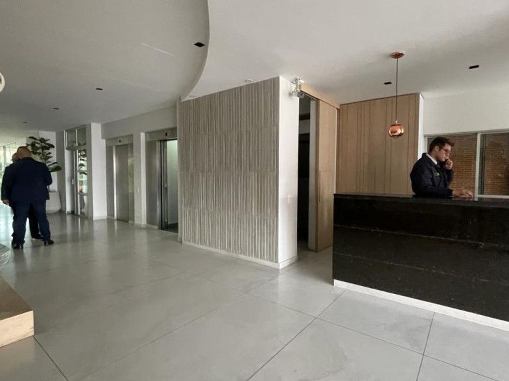 Apartamento de 3 alcobas en venta en Campo Alegre, Bogotá, 138 m² · foto 3 de 20
