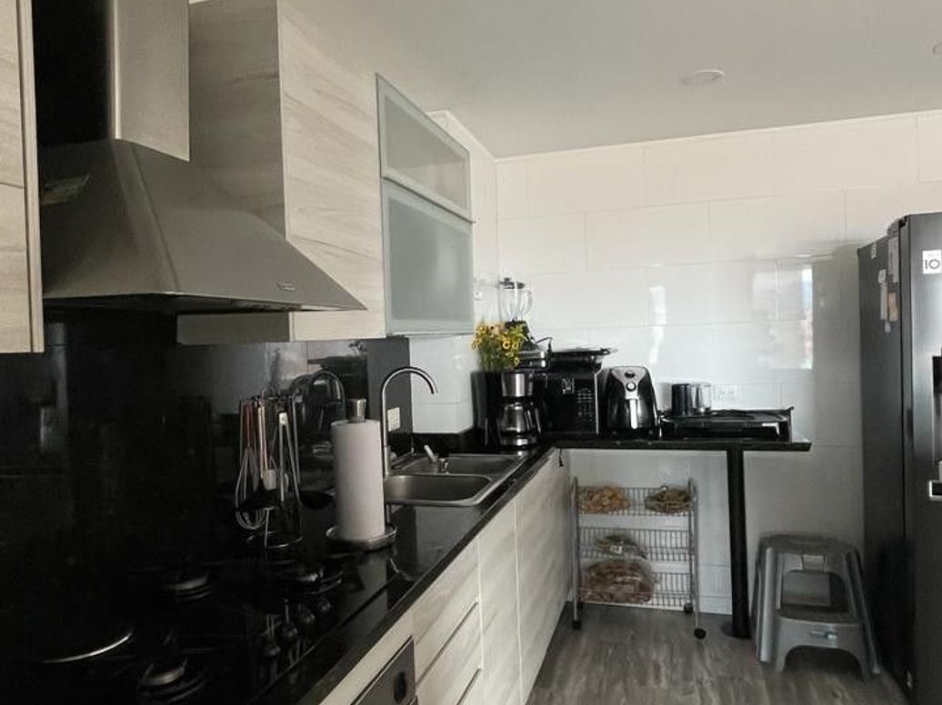 Apartamento de 3 alcobas en venta en Campo Alegre, Bogotá, 138 m² · foto 10 de 20