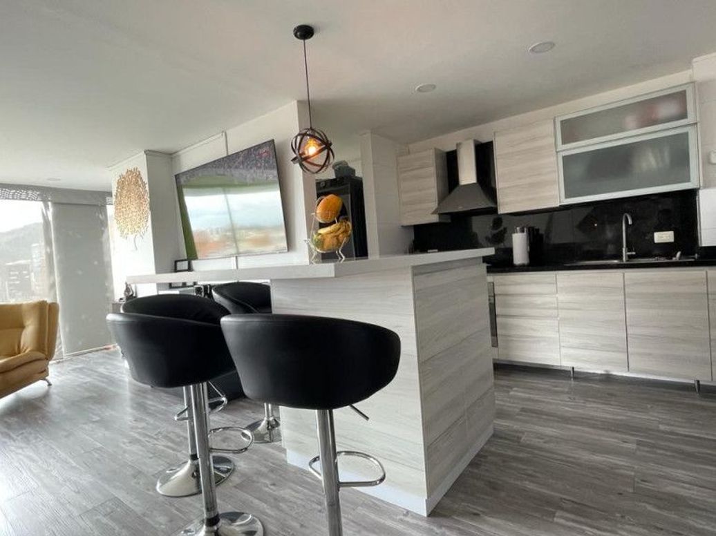 Apartamento de 3 alcobas en venta en Campo Alegre, Bogotá, 138 m² · foto 9 de 20