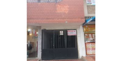 Se arrienda apartamento amplio en el sector de cabecera por la calle 52 con 33. Este apartamento en el primer nivel cuenta con un parqueadero para vehículo, el cual es compartido con el propietario del primer nivel. El apartamento consta de: sala comedor amplio, cocina semi integral, sector de lavado con pila grande y calentador, habitación de servicio con clóset y baño privado. habitación principal con clóset y baño privado, baño auxiliar, dos habitaciones secundarias con closet. Todas las habitaciones son amplias y tiene clóset amplio. Cerca de centro comerciales, clínicas, hospitales, zona comercial, transporte público cercano. Agente su cita completamente gratis al 317 439 6893 jhair rosas director comercial.
