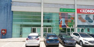 Se arrienda excelente local de 49.74 m² de área útil, distribuido en dos niveles: Piso 1: 27.80 m²; Piso 2: 21.94 m²; El espacio cuenta con cocineta, baño privado y una vitrina amplia y visible, ideal para exhibición de productos o atención al público. Gracias a su diseño funcional, es perfecto para oficinas o puntos de venta; Ubicado en el Centro Empresarial, sobre la Vía 40, una zona estratégica de alta circulación vehicular y peatonal, reconocida por su actividad comercial e industrial.
Canon de arriendo: $3.000.000 + IVA Administración mensual: $196.000.