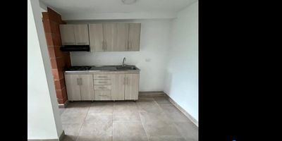 Se vende apartamento de 52 M2, ubicado en el primer piso en urbanizacion, en Santa Ana, Bello. Cuenta con 3 habitaciones, 2 baños, 2 clósets, sala comedor y zona de ropas. La unidad residencial ofrece piscina, sauna, gimnasio, zona de juegos, cancha de fútbol sintética, zona de mascotas, juegos infantiles, salón social y parqueadero comun.