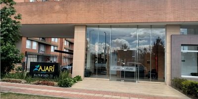 CODIGO:  9135FR090 Te presentamos este moderno y acogedor apartamento ubicado en Bogotá D.C., Con un área de terreno y construida de 56.65 M2 y un área privada de 50.35 M2, 

Las zonas comunes son un importante aspecto a la hora de elegir un apartamento y este inmueble no se queda atrás. Cuenta con clósets en perfecto estado, una moderna cocina integral, gas domiciliario y una zona de lavandería para facilitar tus tareas diarias. De igual manera, el piso laminado.

El edificio también ofrece una amplia área social para convivir con tus vecinos, un ascensor para facilitar el acceso a tu apartamento y un circuito cerrado de TV para tu seguridad. Además, su ubicación privilegiada te permitirá estar cerca de centros comerciales, colegios, universidades y gimnasios para cubrir todas tus necesidades. Y si tienes vehículo, no te preocupes, ya que cuenta con un garaje para tu comodidad y parqueadero para visitantes.

Además, el edificio cuenta con amenidades que incluyen una refrescante piscina, una moderna portería/recepción y un acogedor salón comunal, perfecto para organizar tus eventos. Y para protegerte a ti y a tu familia, el edificio cuenta con vigilancia y acceso para discapacitados.

Por si fuera poco, también cuenta con un área infantil y zonas deportivas para que los más pequeños de la casa puedan jugar y divertirse 

no esperes más para contactarnos y agendar una visita!
