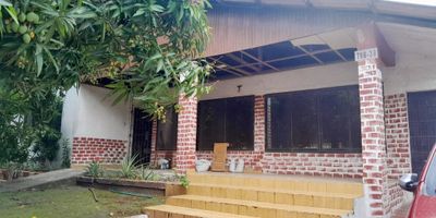 Casa comercial para inversionista, con un salón amplio, cinco habitaciones, cuatro baños, cocina tradicional, amplio, patio y parqueadero. Casa Espaciosa Ideal para Todo Tipo de Negocio; excelente ubicacion barrio Ciudad Jardin.