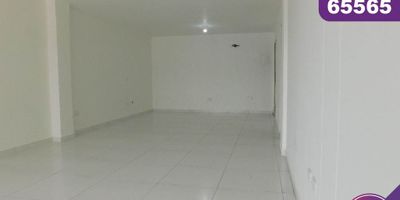Local en arriendo ubicado en la ciudad de Barranquilla sector San vicente, con un área de 42.19 .mt2 y consta de 1 baños, buena distribución en sus áreas con amplios, con cómodas vías de acceso y facilidad al transporte publico cercano, sobre el sector puede encontrar, parques, colegios, restaurantes y droguerías cercanas.