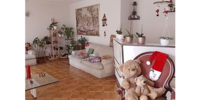 CÓDIGO  9136FR136  VENTA  APARTAMENTO CHICO RESERVADO  Excelente Oportunidad de inversión o vivienda, apartamento chico reservado, acceso por ascensor piso tres. Excelente ubicación cuenta con doscientos diez metros cuadrados, baños, sala, comedor, cocina, cuenta con espacios muy amplios, dos parqueaderos. PRECIO DE VENTA  NEGOCIABLE  ¡Aprovecha esta gran oportunidad de invertir !. Estrato seis .Libré de afectaciones.La próspera zona de El Chicó, caracterizada por los modernos bloques de oficinas y condominios sofisticados y también conocida por la plaza jardín Parque de la 93, está rodeada de restaurantes internacionales, cadenas de comida rápida y bares modernos. En el Museo del Chicó se exhiben obras de arte decorativas, como cerámicas y telas, en una hacienda colonial ubicada en un parque que tiene árboles antiguos, fuentes y un autobús de dos pisos remodelado para ser un bar cafetería. El Portobelo Design Center es uno de los tantos elegantes centros comerciales que hay en el área. Un lugar que vale la pena invertir.

 
