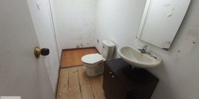 la casa local es con IVA incluido.