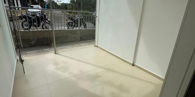 SE ARRIENDA LOCAL EN MONTERREDONDO 
900 incluida Admon negociable 
Un baño 
Altillo 
Agua Luz y gas 
Primer piso 20 metros 
Altillo 8 mts cuadrados 
Conjunto torres de Monterredondo 2