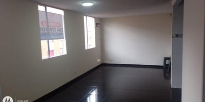 Se arrienda hermoso apartamento ubicado en el conjunto residencial Fortuna 1 consta de tres aobas principal, un baño, Hall de alcobas, sala  comedor, cocina semi integral y zona de lavandería. Valor de arrendamiento $700.000 incluida la cuota de administración.