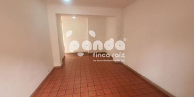 Local disponible para alquiler en Medellín, cuenta con espacio ideal para heladería, almacén, sastrería y papelería. Código de inmobiliaria No. 6668801
