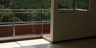 CODIGO DEL INMUEBLE 447-3856, APARTAMENTO-POBLADO- CASTROPOL-ARRIENDO .UBICACION, CERCA A  COOMEVA DE LA AVENIDA DEL POBLADO, A HOTEL DAN CARLTON, CENTRO AUTOMOTRIZ , CENTRO COMERCIAL PREMIUM PLAZA, CENTRO COMERCIAL OVIEDO, CENTRO COMERCIAL SANTA FE , CLINICA MEDELLIN, PARQUE DEL POBLADO, PARQUE LLERAS .APARTAMENTO  110 METROS , 3 ALCOBAS, 2 BAÑOS, SALA COMEDOR, COCINA INTEGRAL, ZONA DE ROPAS, BALCON, PARQUEADERO DOBLE , UNIDAD CERRADA,  PORTERIA 24 HORAS, ASCENSOR,  PSICINA, GIMNASIO, CANCHA MULTIPLE, JUEGOS INFALTILES, ZONAS VERDES, SALON SOCIAL. EDUARS CORTES 3176752681