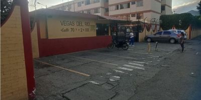 ? ¡SE VENDE APARTAMENTO!
? Las Vegas del Río
? Valor: $210.000.000
? Administración: $228.000
? Área: 80 m²
?️ Estrato: 3
Piso: 04

?️ 3 Habitaciones
? 2 Baños
?️ Sala comedor
?️ Cocina
? Sin parqueadero
? Acceso por escaleras

? Contáctanos: 3136032464

? ¡Aprovecha esta oportunidad! Precio justo, excelente ubicación. ¡No dejes pasar esta oferta! ?‍♂️?
