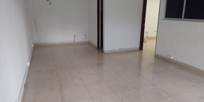 Local Comercial en Arriendo

Ubicación:


 Excelente local comercial en zona de alto tráfico.
 Cercano a un mix de marcas representativas del mercado nacional.
 Próximo a bancos, zona financiera y de negocios, entidades de salud y supermercados.


Características Generales:


 Área Total: 44 m²
 1 baño
 IVA incluido, admón., agua y el serv. de estacionamiento


Este local es ideal para negocios que buscan establecerse en una ubicación estratégica, con alta visibilidad y un entorno dinámico.
