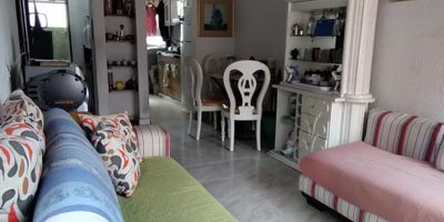 Apartamento segundo piso 47m cuadrados, dos habitaciones, un baño, cocina, zona para lavar y balcon. Conjunto cerrado y zona parqueadero visitantes