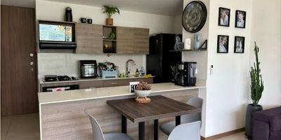 Apartamento con acabados modernos en un buen sector, tranquilo y en crecimiento, cuenta con 2 habitaciones y 2 baños completos. espacios amplios ademas de un parqueadero y un cuarto util. $3.000.000 de predrial semestral. El inmueble se encuentra rentado pero es facil de ver.