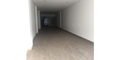 Local en arriendo – Cedritos | 136 m² área privada

Área:136 metros cuadrados. Primer piso 100 metros cuadrados. Segundo piso 20 metros cuadrados. Terraza exterior 16 metros cuadrados. Fachada vidrio doble altura Terraza:4 X 4 metros Servicios agua, luz y Gas Natural Frente: 4 metros. Fondo: 25 metros. Altura: 6 metros. 1 baño Cortina de seguridad: 3 metros
