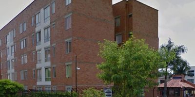 CIUDAD. Cali   ACCIÓN.  Venta   PROPIEDAD. Apartamento 5° Piso sin ascensor.  ÁREA 54 M2  UBICACION.  Unidad Residencial Calicanto ADMINISTRACIÓN $222.360  DETALLES  Tiene Sala. Comedor. Cocina Integral.  Zona de ropas. Tres habitaciones.  Dos baños. Vista Interior.  Parqueadero Comunitario.  La Zona Social tiene:  Salón Social. Zona de Niños.  Zona Verde.  Parqueadero de Visitantes.  Portería con Vigilancia Privada 24 horas.
CÓDIGO:  C4295A15TEP5A502E4A18
PRECIO DE VENTA: $174´000.000