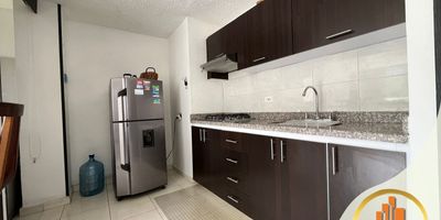 Apartamento en venta conjunto Bosques de Fonderella

Ubicación Piso 11
Área 63 m2.

Características del apartamento
3 habitaciones, principal con baño
Baño social
Sala comedor 
Cocina integral 
Zona de lavado
Parqueadero privado

Zonas comunes
Piscina
Salon social
Cancha portiva
parque infantil

Valor $200 millones negociables