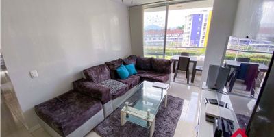 Sala-comedor con balcón
Cocina integral
3 habitaciones con clóset (principal con baño)
Baño social
Zona de ropas

?Áreas sociales del conjunto: Piscina infantil y adultos, sauna y turco, gimnasio, juegos infantiles, cancha múltiple, zona BBQ, salón social, zona y spa de mascotas y portería con vigilancia 24 horas

-Nivel 4 con ascensor
-Parqueadero propio + cuarto útil
-Calentador de agua a gas
-Excelente ubicación en sector La Macarena, Ciudad Natura, a 5 minutos de Pereira cerca a vías principales, todo tipo de comercios, restaurantes
-Documentos al día, listo para escriturar

?Valor: $340.000.000
