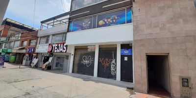 local segundo piso en sitio altamente comercial , luminoso, de 125 mts 2 , dos baños , cercano a cafés , droguerías, ferrerías , restaurantes etc. 