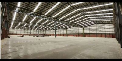 Se alquila bodega en Yumbo, Valle del Cauca, ubicada en el sector de Arroyohondo, con un amplio espacio de 11,524 m2. Este inmueble de uso comercial cuenta con una excelente distribución en su único piso, ofreciendo 8 baños y capacidad para 15 garajes. Es ideal para empresas que buscan un lugar estratégico, con acceso rápido a las principales vías y una infraestructura moderna. Perfecta para almacenamiento, distribución o cualquier actividad industrial. El valor por metro cuadrado es de $31.741.ID-ERGUZ 
