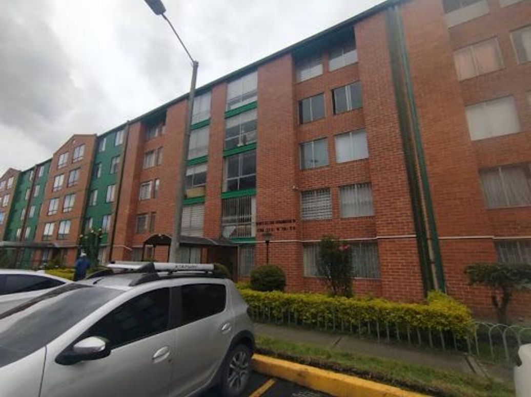 Apartamento de 3 alcobas en venta en Villas De Granada, Bogotá, 60 m² · foto 2 de 18