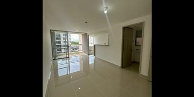 Apartamento en venta de 77M², con vista exterior, ubicado en un 7mo piso (Torre 4 Apto 702), acceso por ascensor, parqueadero propio descubierto (277). Consta de 2 habitaciones, 2 baños, sala comedor, cocina integral y zona de lavandería. Tiene piso porcelanato en todo el inmueble. El conjunto cuenta con salón comunal, piscina y vigilancia privada las 24 horas. Cerca a centro comercial La Herrería, Nuestro Jamundí; cerca a almacenes de cadena Supermercado Caribe; cerca a colegio Sembrando Semillas, Institución Educativa Industrial España; cerca a universidad Univalle Sede Jamundí; Vías de acceso por la Vía Jamundí-Cali. ID-34295959921
